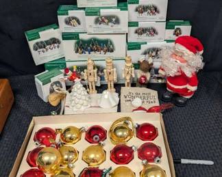 SH739Holiday Village Set And More 