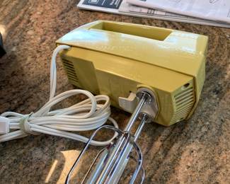 Hand mixer