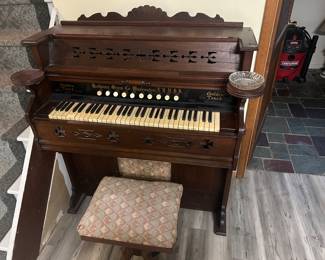 Hammond pump organ