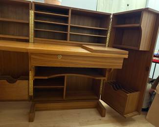 Mummenthaler & Meier “magic box” Vintage 1950’S teak desk in box - Width 45.3 in Height 66.9 Depth 21.7 in