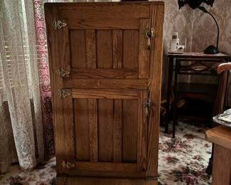 Replica ice box