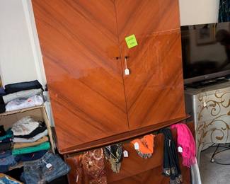 Exquisite piece for sweaters, pants, lingerie and blankets