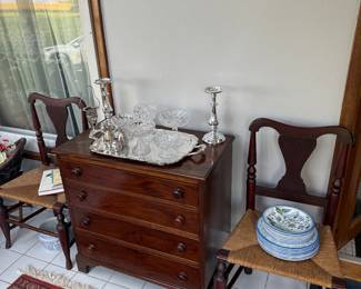 Sunroom
Chest of drawers