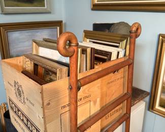 Studio
Frames
Easel