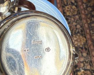 Family Room-Case Table
Mark on Tea set