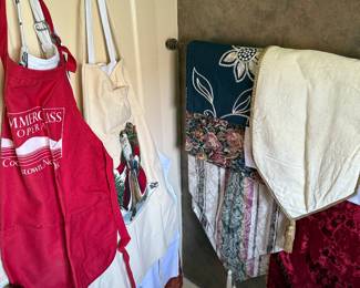 Downstairs Bathroom 
Aprons/runners
