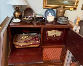 Studio
Zenith console radio/record player