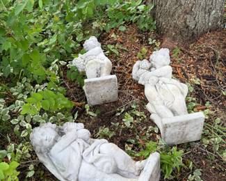 Shed
Cement cherubs 