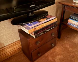 Parlor
Miniature chest