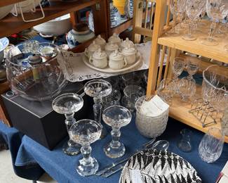 Family Room 
Italian pots, candlesticks, Grien rare French b/w plates
