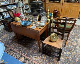 Family Room
Drop leaf table
Pottery
Brass pieces
Copper bucket