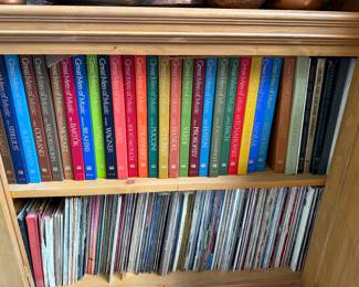 Family Room 
Art books 
Records/Lps