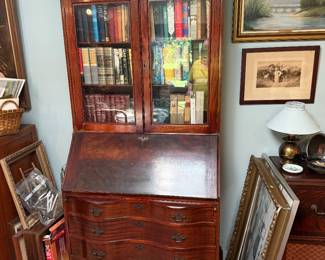 Studio
Secretary desk
Books