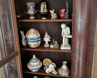 Library
Small trinkets