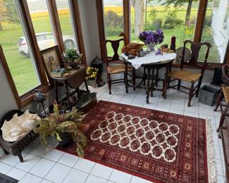 Sunroom
Drop leaf table & chairs
Ducks