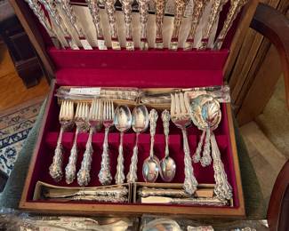 Dining Room 
Silverplate flatware set/like new-new