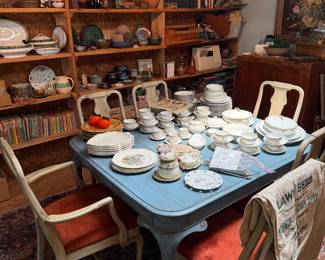 Studio
Table & chairs
