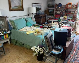 Studio
Iron and brass bed