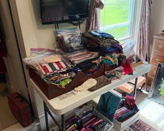 Bedroom 1
Loads of silk scarves- lots of Vera, Echo, Italian, & French
Cosmetic bags