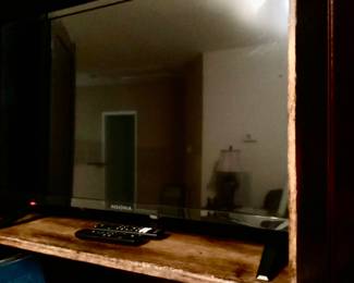Insignia 32 inch TV