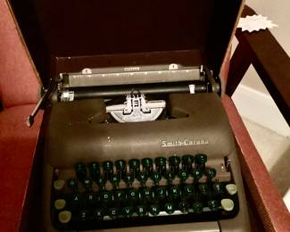 Vintage 1950s Smith corona Sterling portable typewriter with hard case brown and green