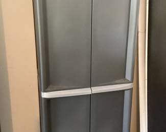 (2) sterilite  Storage 