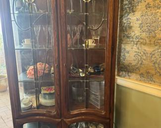 Beautiful China Cabinet w/ stained glass doors