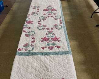 King size appliqué quilt, hand quilted, made in HI