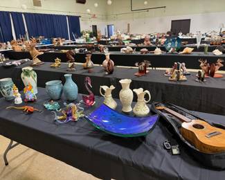 Curly mango Ukulele, blue/purple iridescent blown glass dish, blown glass octopus by Michael Hopko, Bullock vase & 2 pitchers, vintage Murano glass swan, bronze gecko (Frogman, Feugo), Franz frog vase XP1696