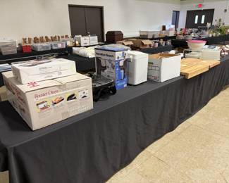 Roaster oven, 3 section insert, griddle, New single cup coffee brewer, bread machine, large cutting boards, vintage Tupperware 