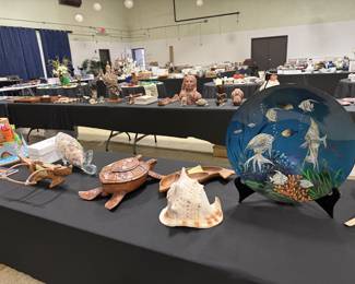 Decorative ocean plate, Monkeypod wood turtles, dolphin tray