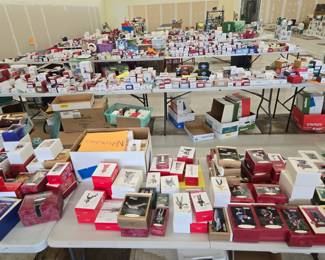 Thousands of BRAND NEW Hallmark Ornaments -- Every Holiday!