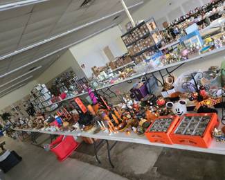 YOU REALLY NEED TO SEE THIS SALE TO BELEIVE IT! It's a HALLMARK LOVERS DREAM!!