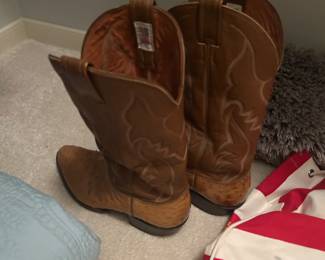 Boots size 10