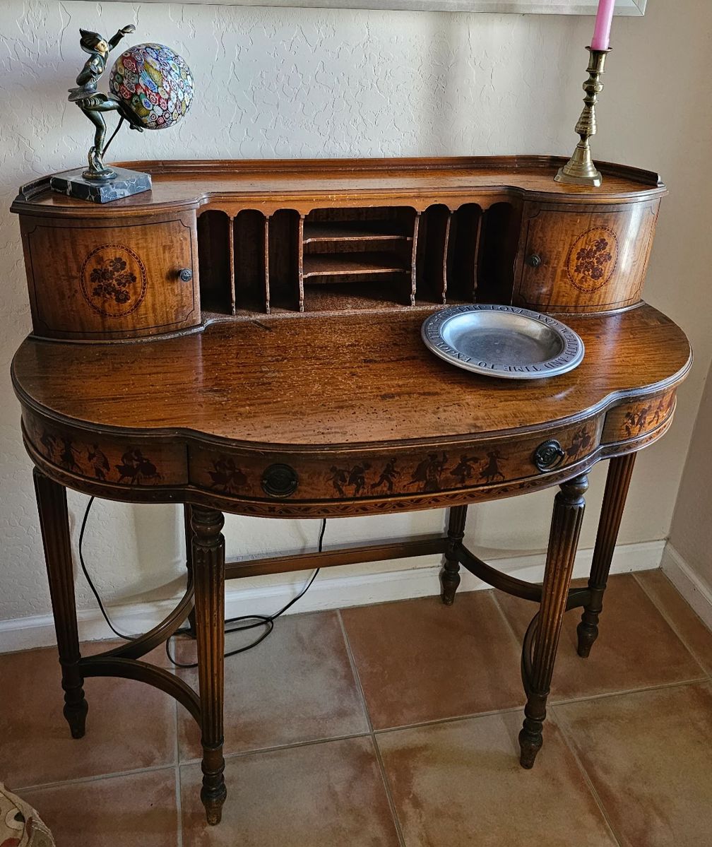 ANTIQUE DESK