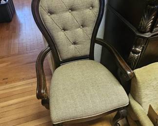 4 of these chairs new