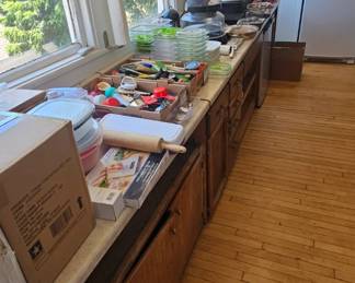 Lots of kitchen stuff