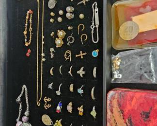 Lots of jewelery