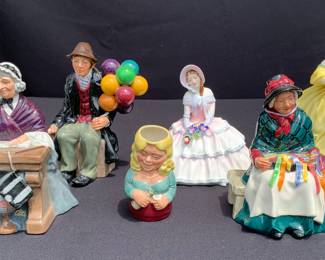 Royal Doulton! There are more pieces as well.