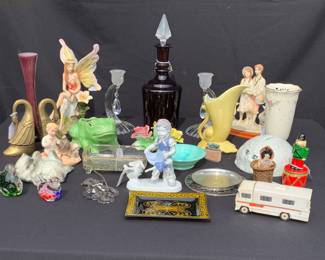 Many smalls and curiosities.