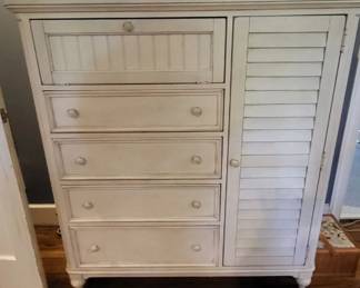 Ashley chest