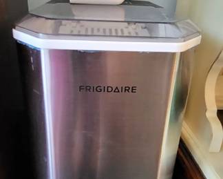 Frigidaire counter top ice maker