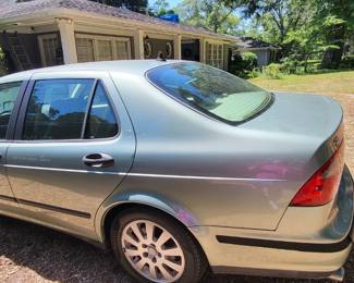 2002 Saab 9-5
5 speed manual transmission
175,000 miles
Sunroof
Leather interior
Title in hand
Ask for VIN
$2000