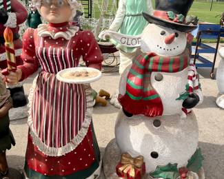 Mrs Claus and Frosty