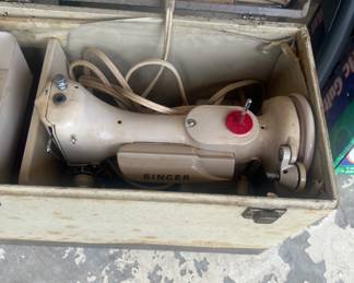 Singer sewing machine vintage in box