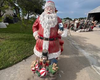 Large Santa fiberglass 6-1/2’