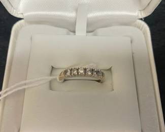10 KT Ring w/CZ's