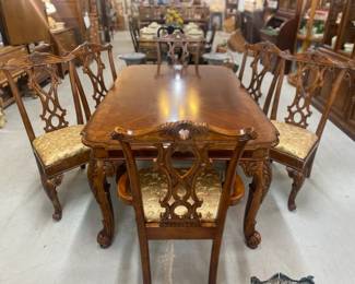 Dining Table w/2 leaves & 6 Chairs