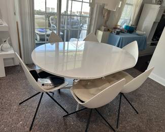 Bo Concept kitchen chairs with table 