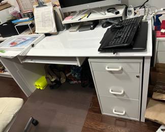 5 1/4’ desk